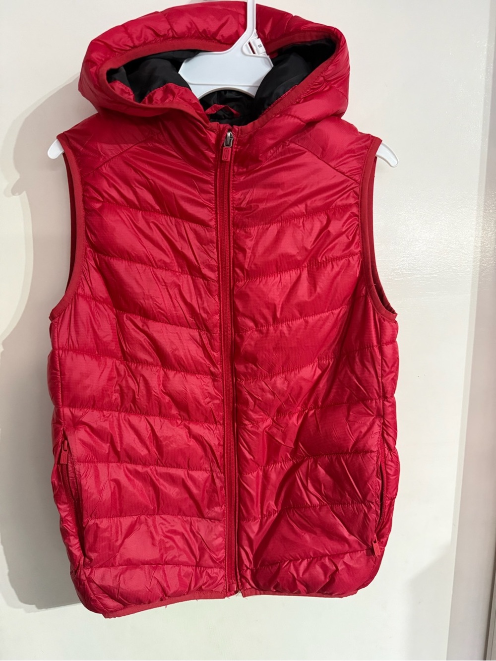 EUC Boys ZARA Red Puffy  Zipper Vest With Hoodie And Zipper Pockets Size 9-10